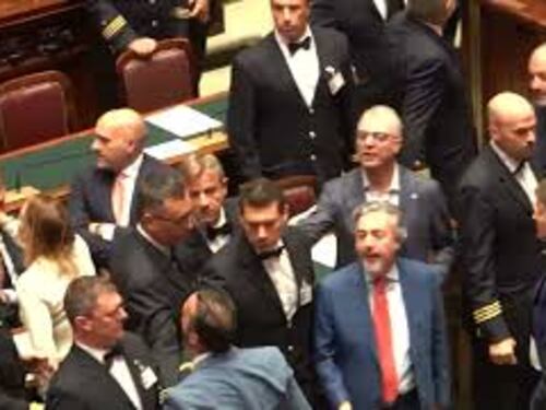 Rissa sfiorata in Aula dopo l'approvazione della separazione delle carriere
