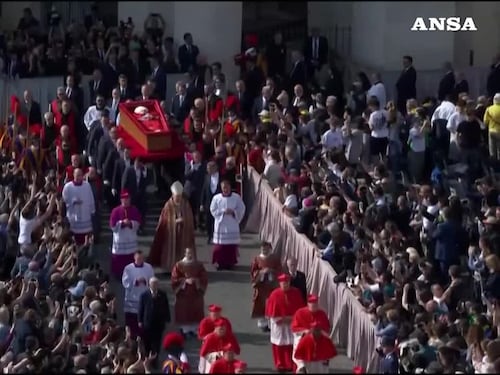 Traslazione Papa Francesco, il corteo da Santa Marta a San Pietro