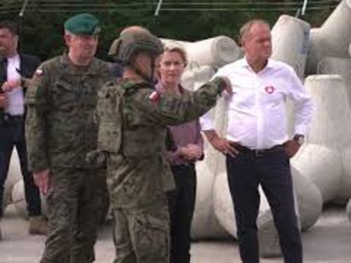 Von der Leyen in Polonia visita confine con Bielorussia insieme al premier Donald Tusk