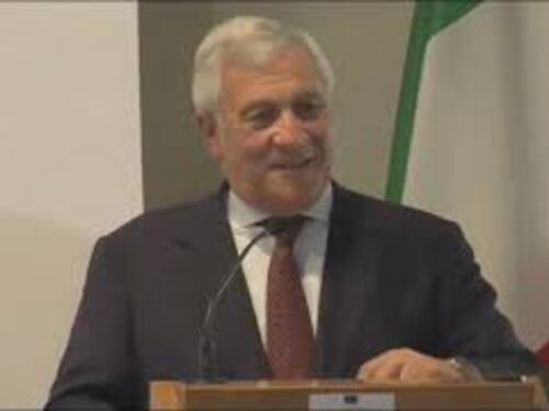 Tajani a Napoli: Credo che il Napoli vincerà lo scudetto anche quest'anno, niente scaramanzia