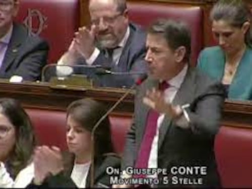 Caso Almasri, Conte a Meloni: "Lo so che ci sta guardando nascosta dietro a un computer"