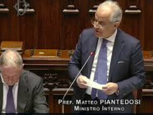 Piantedosi: "In Piazza Duomo a Capodanno fatti inaccettabili, forse è stata Taharrush gamea"