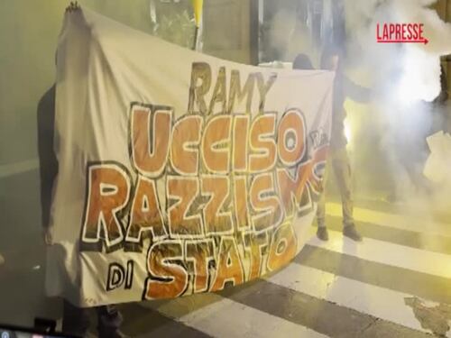 "Razzismo di Stato contro Ramy": lo sfregio della vernice rossa contro la prefettura a Milano