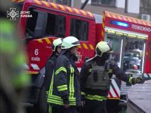 420 droni russi contro l'Ucraina, due morti e una quindicina di feriti, le immagini dei soccorsi