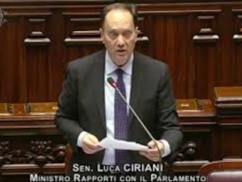 Ciriani: "Rfi sta rimodulando tratte e orari per ridurre disagi viaggiatori treni regionali"