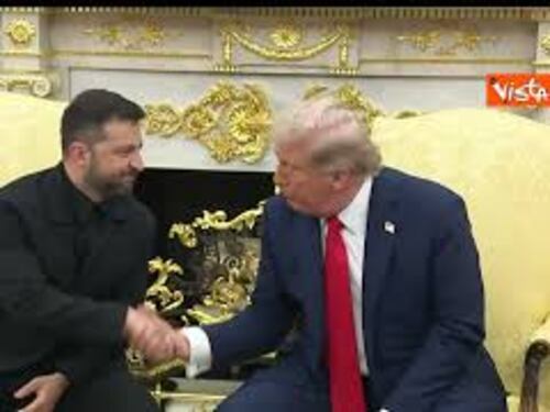 La stretta di mano tra Trump e Zelensky nello studio ovale della Casa Bianca