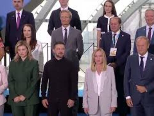 Conferenza ricosruzione Ucraina a Roma, la foto di gruppo dei leader