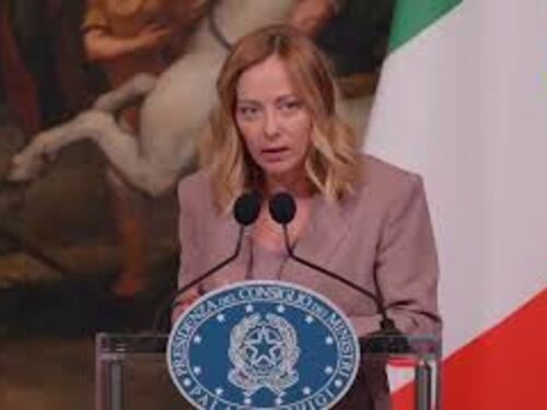 Meloni su parole Macron: "Abbandonare personalismi che minano unità Occidente"