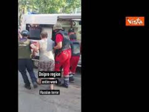 Oltre 1200 bombe lanciate dai russi in Ucraina in sette giorni. Il video pubblicato da Zelensky