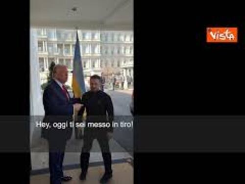 Zelensky arriva alla Casa Bianca, Trump scherza: “Oggi ti sei messo in tiro”