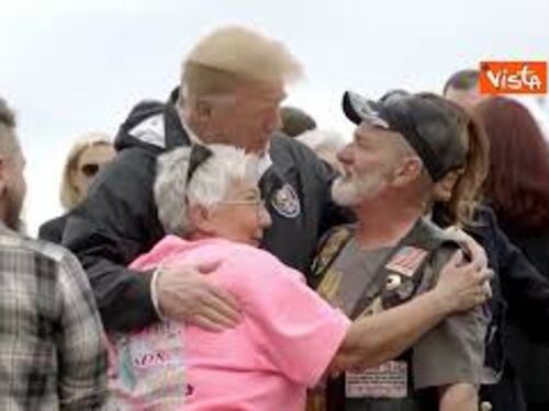 "Domani rendiamo di nuovo grande l'America", lo spot Gop per l'insediamento di Trump
