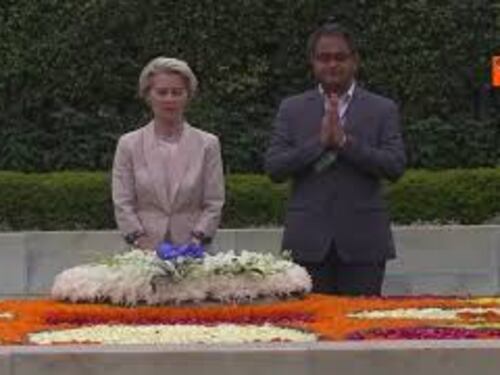 Von der Leyen in India rende omaggio alla tomba di Gandhi
