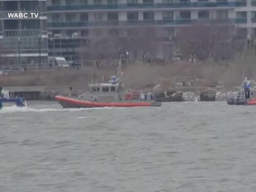 New York, un elicottero precipita nell'Hudson