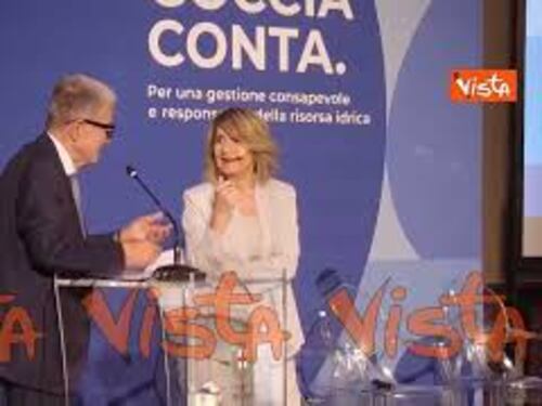 Prodi scherza: "Fui chiamato a parlare d'acqua già nel 2013...dopo Cristo"