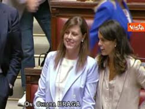Bagarre in Aula dopo l'approvazione separazione carriere per applausi Governo, seduta sospesa