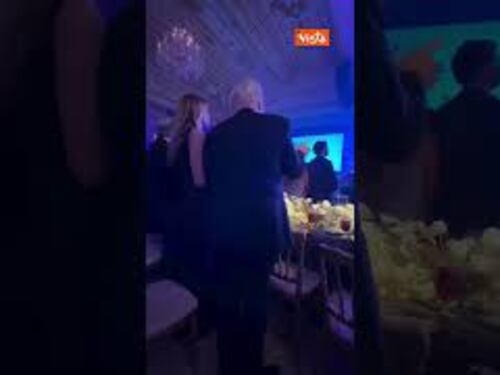 Trump e Musk a Capodanno ballano YMCA alla festa a Mar-a-Lago