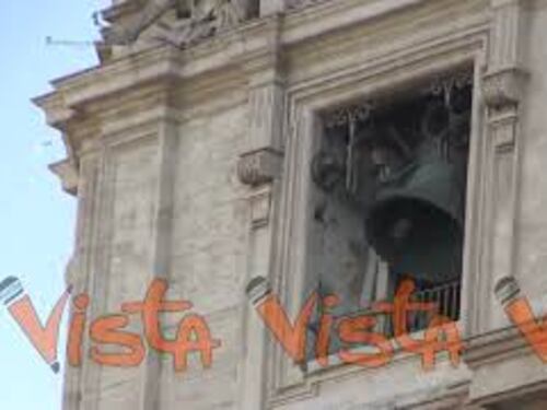 Conclave 2025, c'è la fumata bianca, le campane di San Pietro suonano a festa per il nuovo Papa