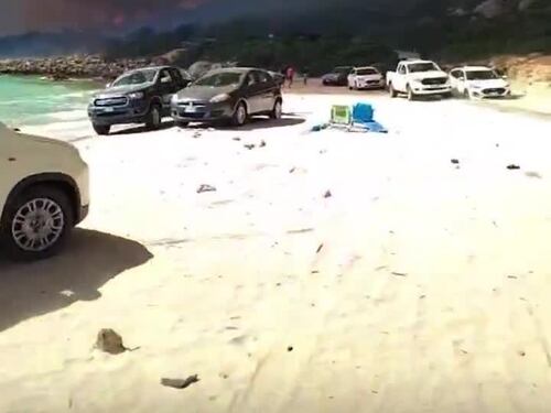 L'inferno di fuoco di Punta Molentis a Villasimius