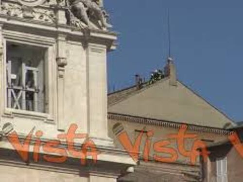 Conclave, montato il comignolo della Cappella Sistina per le votazioni