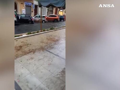Maltempo, allagata la passeggiata a Viareggio
