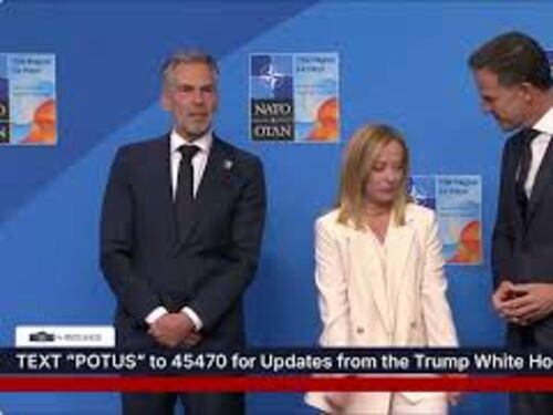 Vertice Nato, Meloni nella foto di famiglia con Rutte e Schoof
