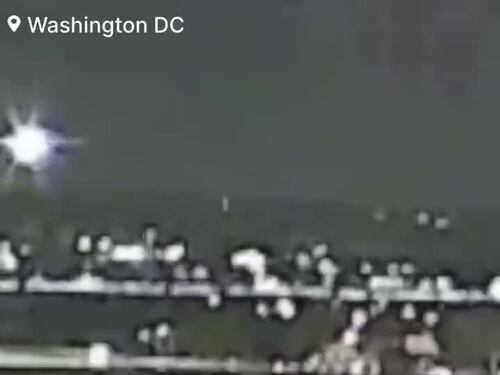 Le immagini dello schianto tra il Black Hawk e l’aereo passeggeri