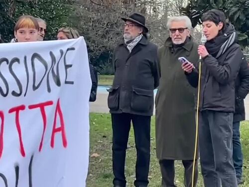 Brescia, la protesta in segno di solidarietà con le attiviste di Extinction Rebellion