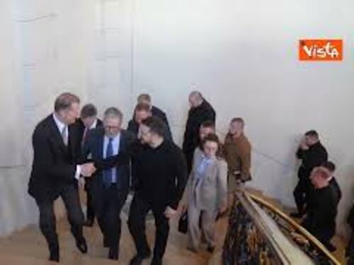 Zelensky incontra Starmer per un bilaterale a margine del vertice "Volenterosi" a Parigi
