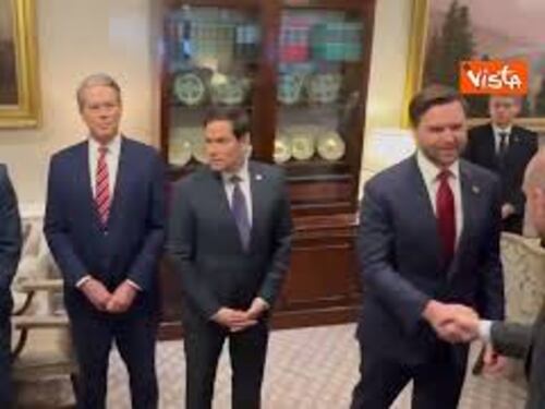 Trump riceve Macron alla casa Bianca, il video col dietro le quinte dell'incontro allo Studio Ovale