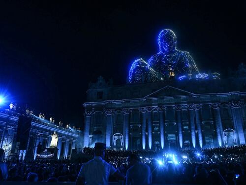 A San Pietro lo spettacolo dei droni per "Grace for the World"