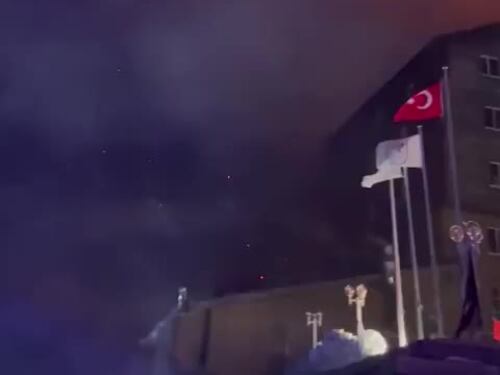 L'incendio dell'hotel Grand Kartal in Turchia