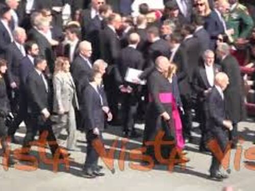 La premier Giorgia Meloni a piazza San Pietro per la Messa d'insediamento di Papa Leone XIV