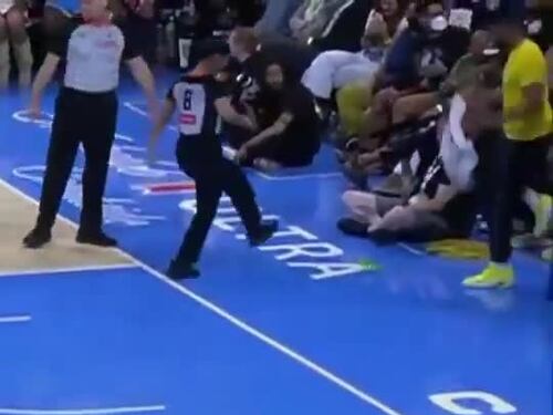 Sex Toys lanciati durante una partita di basket. La rabbia delle giocatrici