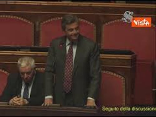"Vergogna, vergogna", la protesta delle opposizioni in Aula contro Dl Sicurezza. Seduta sospesa