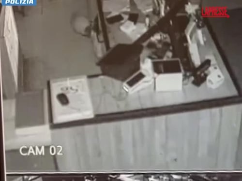 Furti notturni negli esercizi commerciali: arrestato “ladro gattonatore”