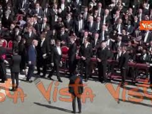 Funerali Papa Francesco, Trump e Melania arrivano sul sagrato di Piazza San Pietro per la cerimonia