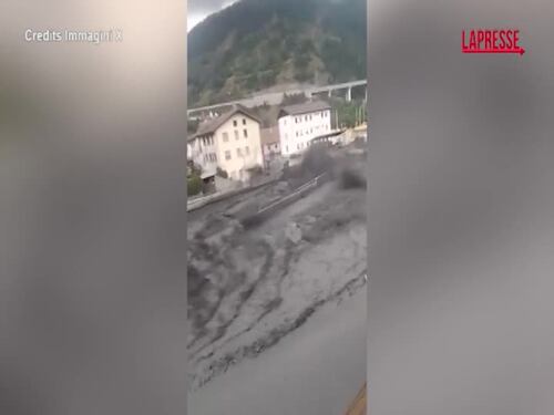 Maltempo a Bardonecchia, esonda il rio Frejus: le immagini del fiume di fango