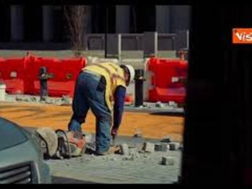 Black Lives Matter Plaza smantellata a Washington, Trump posta il video degli operai al lavoro