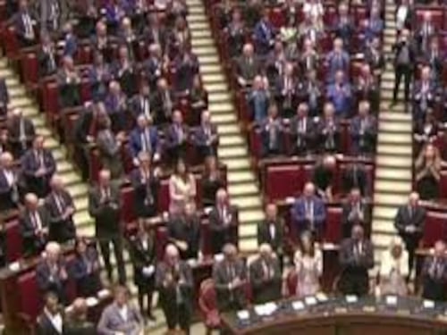 Re Carlo III conclude discorso alla Camera citando Dante: "E quindi uscimmo a riveder le stelle"