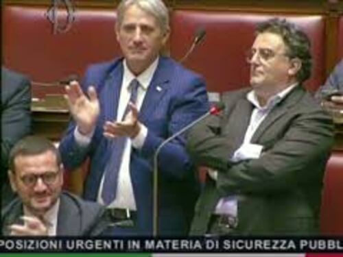 Dl sicurezza, la protesta del dem Mancini in Aula: "Resto in silenzio, faccio come il Governo"