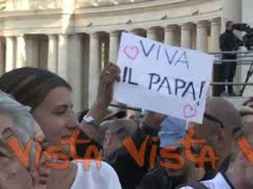 Conclave 2025, la fumata bianca per l'elezione del nuovo Papa
