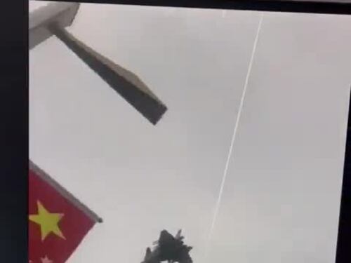 Il caccia stealth cinese J-20 in "modalità bestia"