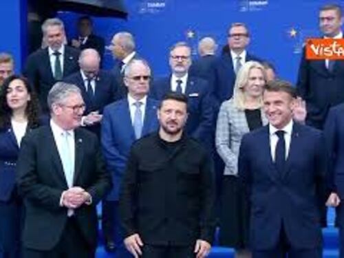 Meloni a Tirana per vertice Comunità Politica Europea, la foto di gruppo con i leader