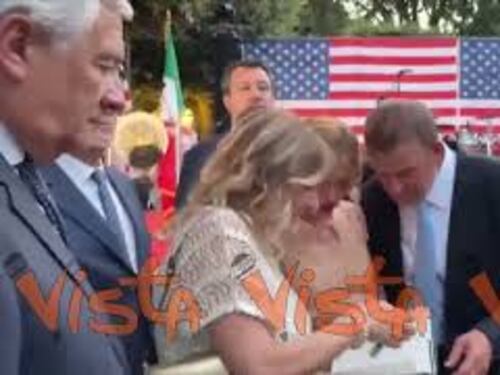 Meloni firma il suo libro "Io sono Giorgia" per l'Ambasciatore Usa Fertitta