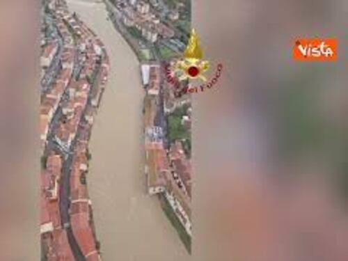 Maltempo Toscana, le immagini di Firenze dall'alto con l'elicottero dei Vigili del fuoco