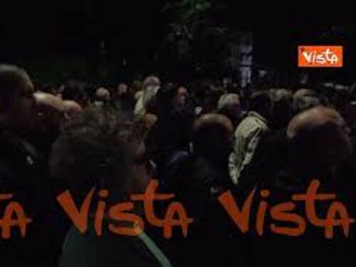 ‘Bella Ciao’ durante commemorazione per Sergio Ramelli parte da un palazzo, rabbia dei manifestanti
