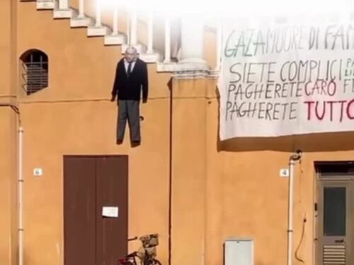 Fantoccio Netanyahu in piazza a Ferrara