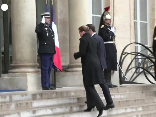 Francia, Macron riceve von der Leyen e Frederiksen all'Eliseo