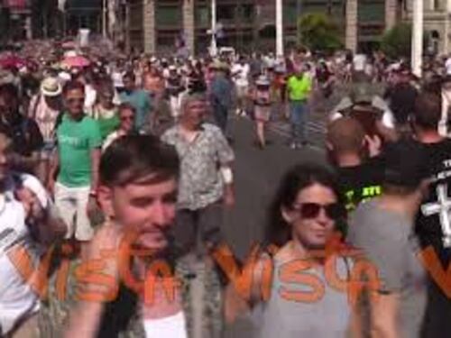 Budapest Pride, estremisti cristiani al corteo: "Pentitevi, questa è blasfemia"