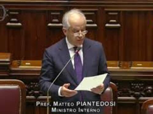 Piantedosi: "Il progetto dei centri migranti in Albania piace all'Europa"